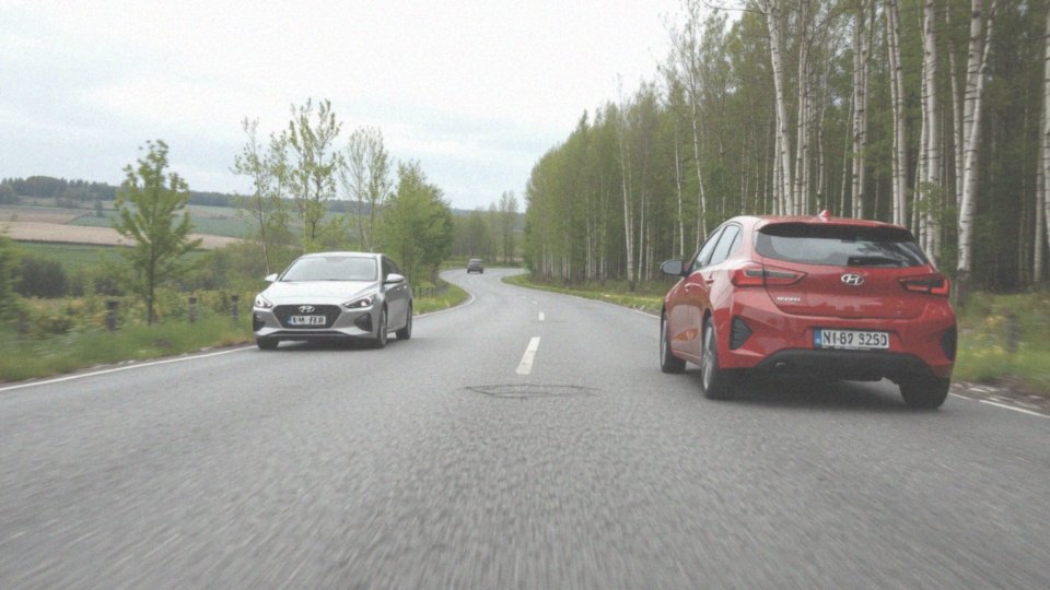 Jak Kia Ceed i Hyundai i30 radzą sobie na drogach z nierównościami?